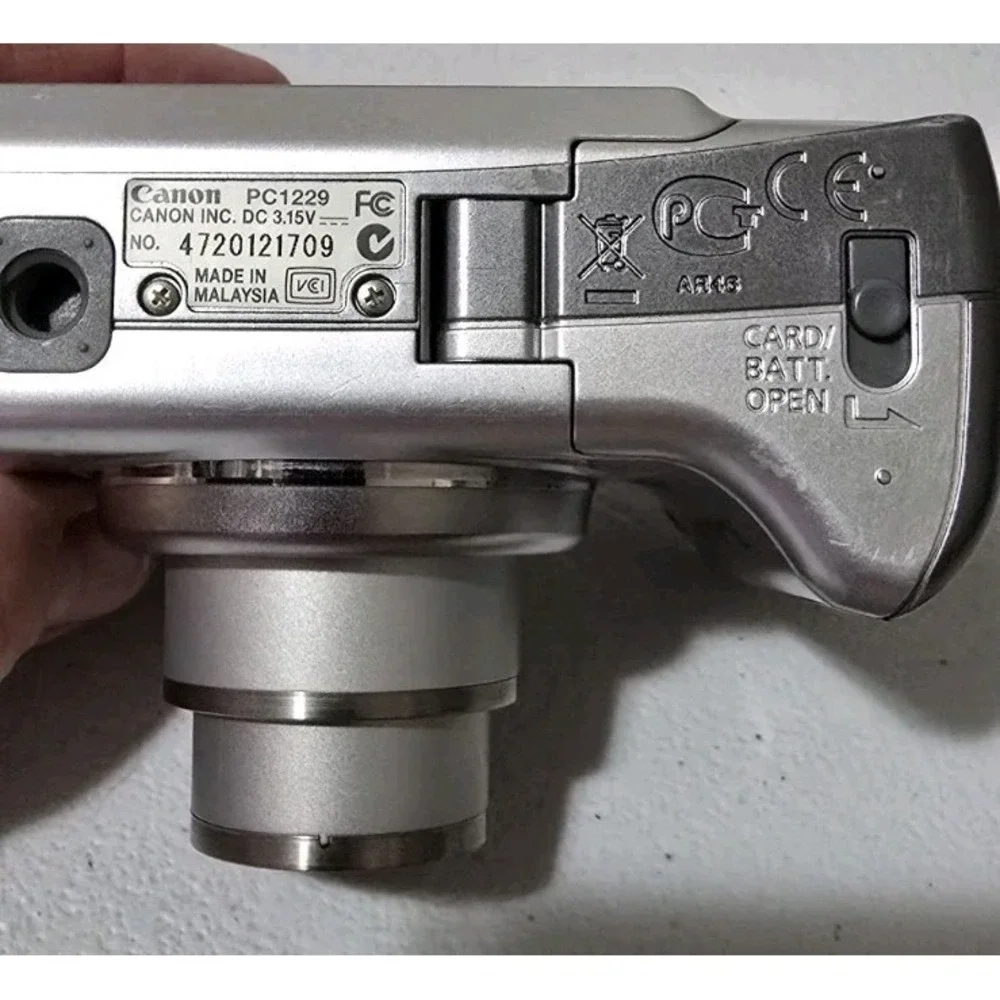 Canon PowerShot A560 7.1MP Digital Camera Silver EUC
